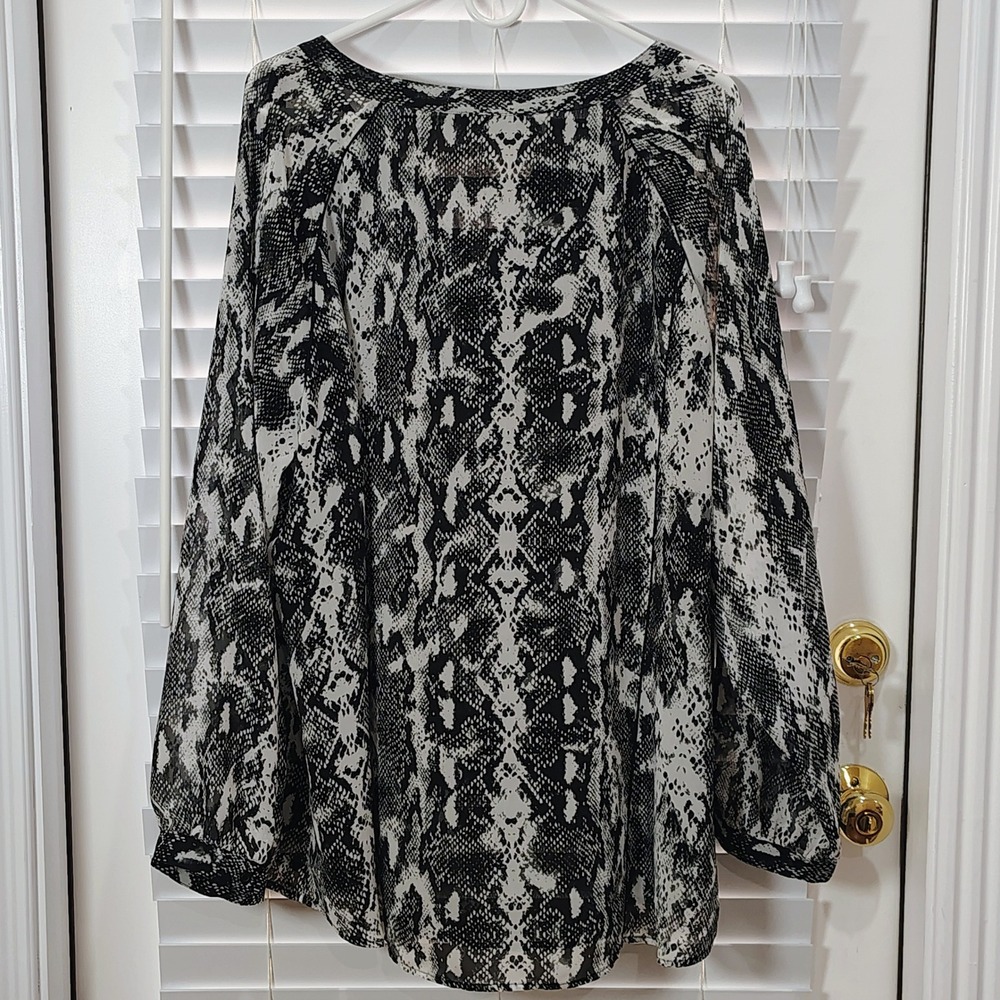 Calvin Klein Blouse Womens 2X Black Snakeskin V Neck Long Sleeve Top Whimsygoth - Picture 3 of 5